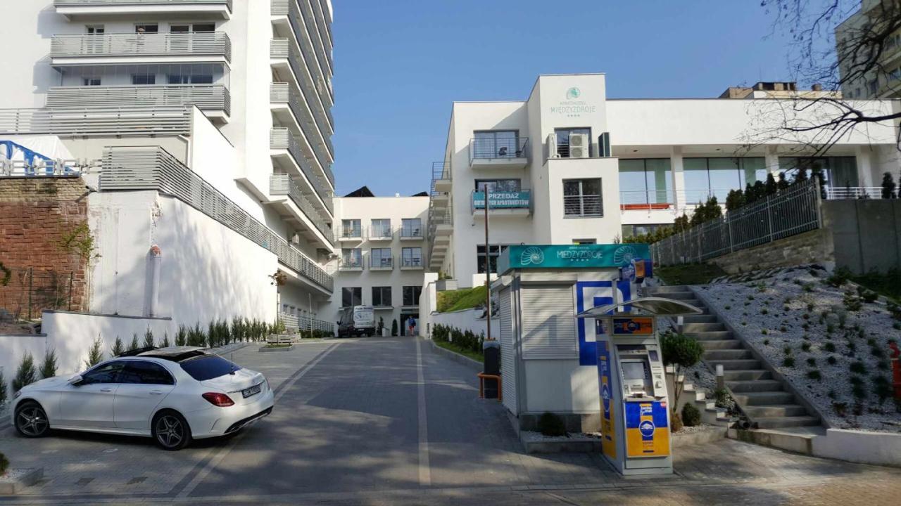 Aparthotel Przy Plazy Miedzyzdroje Buitenkant foto